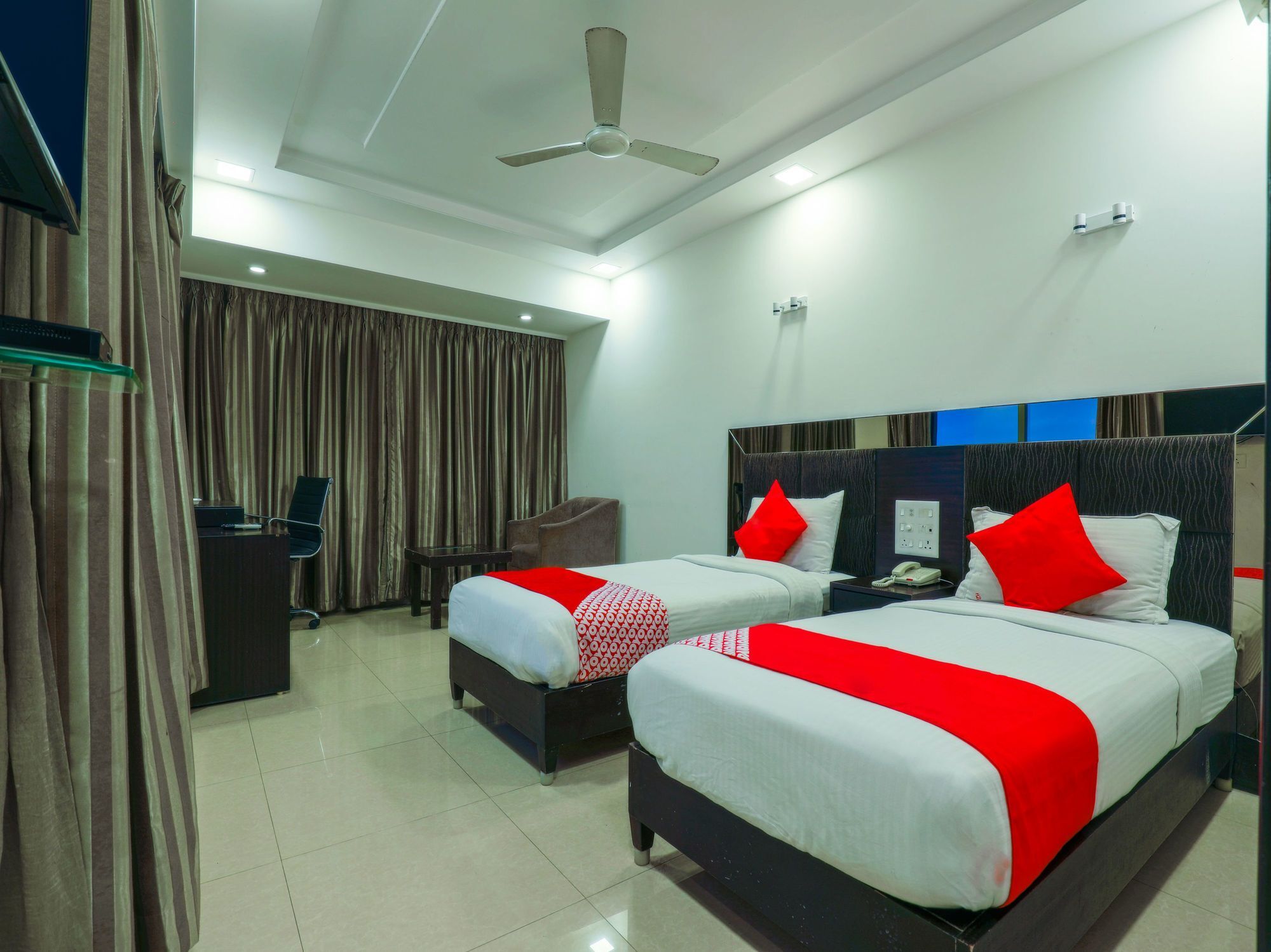Oyo Premium Coastal Battery Hotel Visakhapatnam Ngoại thất bức ảnh
